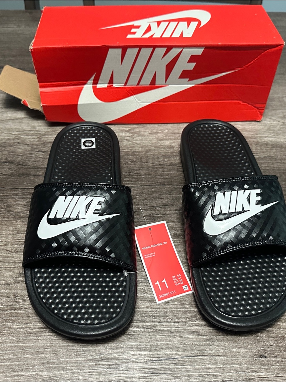 Nike Benassi JDI Women's Slide
Sandals Black/White US 11 EU 43
343881 011